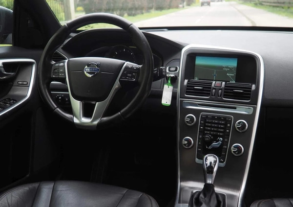 Volvo XC 60 cena 59900 przebieg: 237400, rok produkcji 2015 z Sanok małe 742